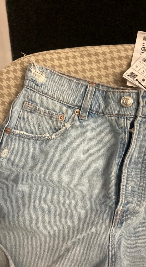 Gevşek Kesim Kısa Denim Şort - Görsel 2