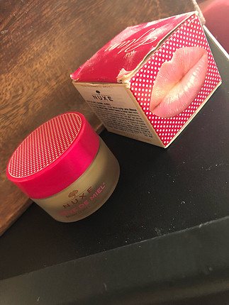 Nuxe lip balm , 