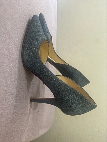 38 Beden mavi Renk Nine west deri üzeri el işlemesi mavi kot rengi topuklu