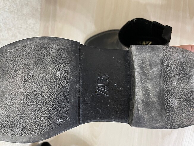 36 Beden siyah Renk zara bot