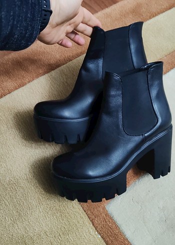 Siyah Platform Topuklu Kadın Botları - Görsel 5