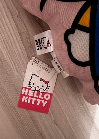 Lc Waikiki Home Renkli Hello Kitty Peluş dolgulu kırlent yastık