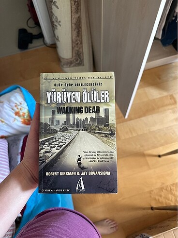 Yürüyen ölüler kitap