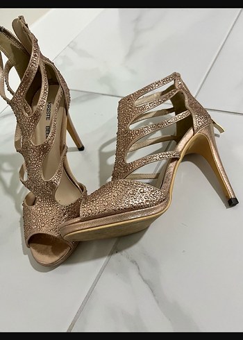 Bej Pul Detaylı Yılan Desenli Platform Topuklu Ayakkabı - Görsel 2