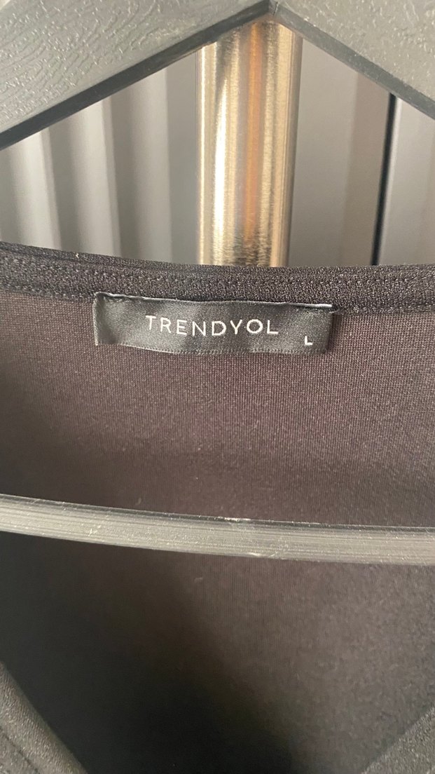 Siyah V Yaka Kısa Kollu elbise - Görsel 3