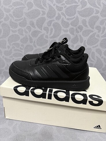 33 Beden siyah Renk Adidas çocuk ayakkabı