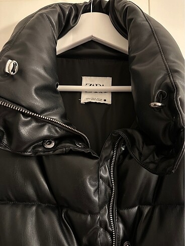 Zara Zara Puffer Mont