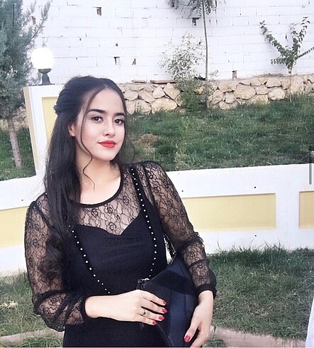Dantel işlemeli siyah midi elbise