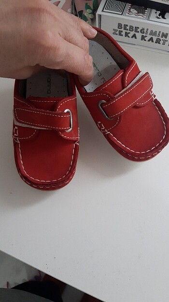 22 Beden kırmızı Renk Erkek bebek ayakkabi 