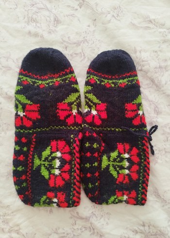 El örgüsü yün patik