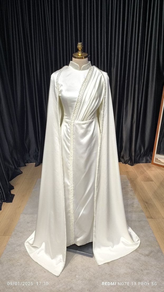 Beyaz Yüksek Yakalı Uzun Kadın Gelinlik - Görsel 2