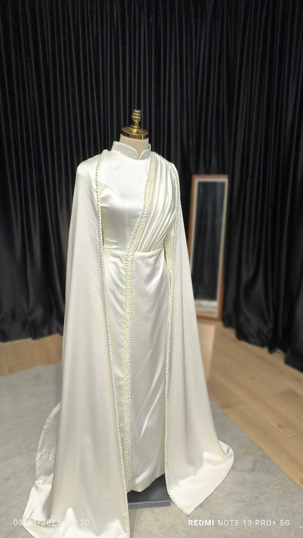 Beyaz Yüksek Yakalı Uzun Kadın Gelinlik - Görsel 3