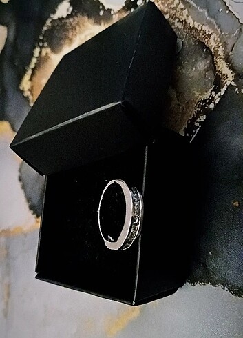 Diğer Yumuşak pırlantalı yüzük .. Rodyum .. Renki getmiyor
