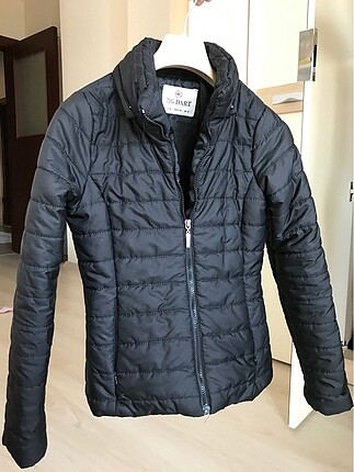 Siyah şişme mont