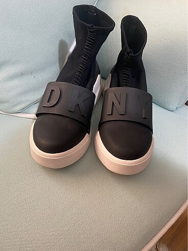DKNY bot