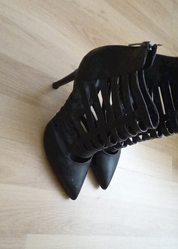 37 Beden siyah Renk Siyah Deri Kemerli Gotik Stiletto Bot