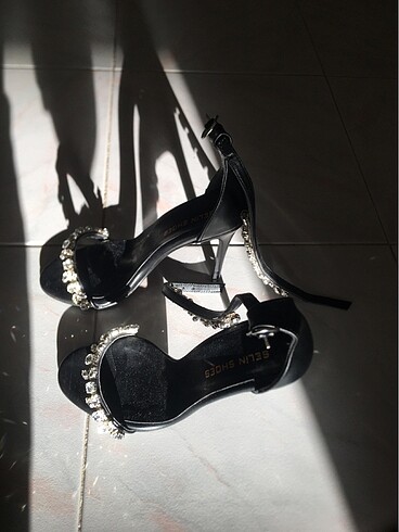 37 Beden siyah Renk Topkulu taşlı ayakkabı
