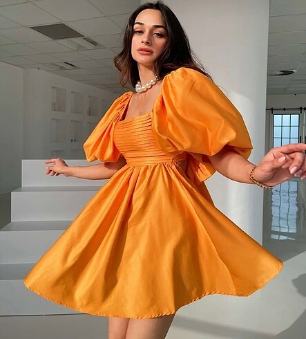 Bride için bir kez giyildi.