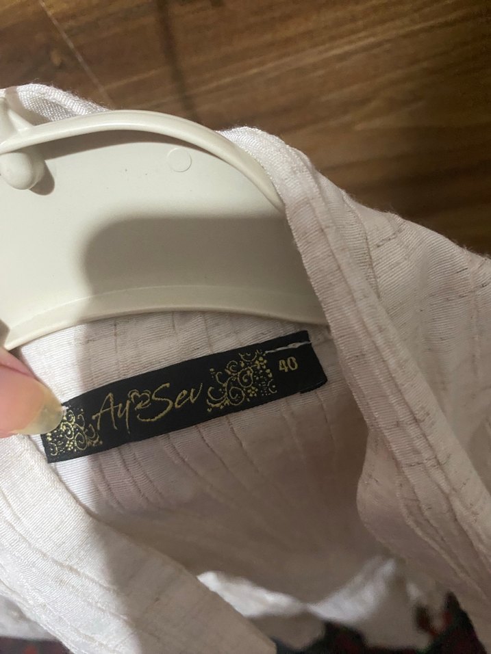 Düğmeli Beyaz Keten Kadın Gömlek - Görsel 2