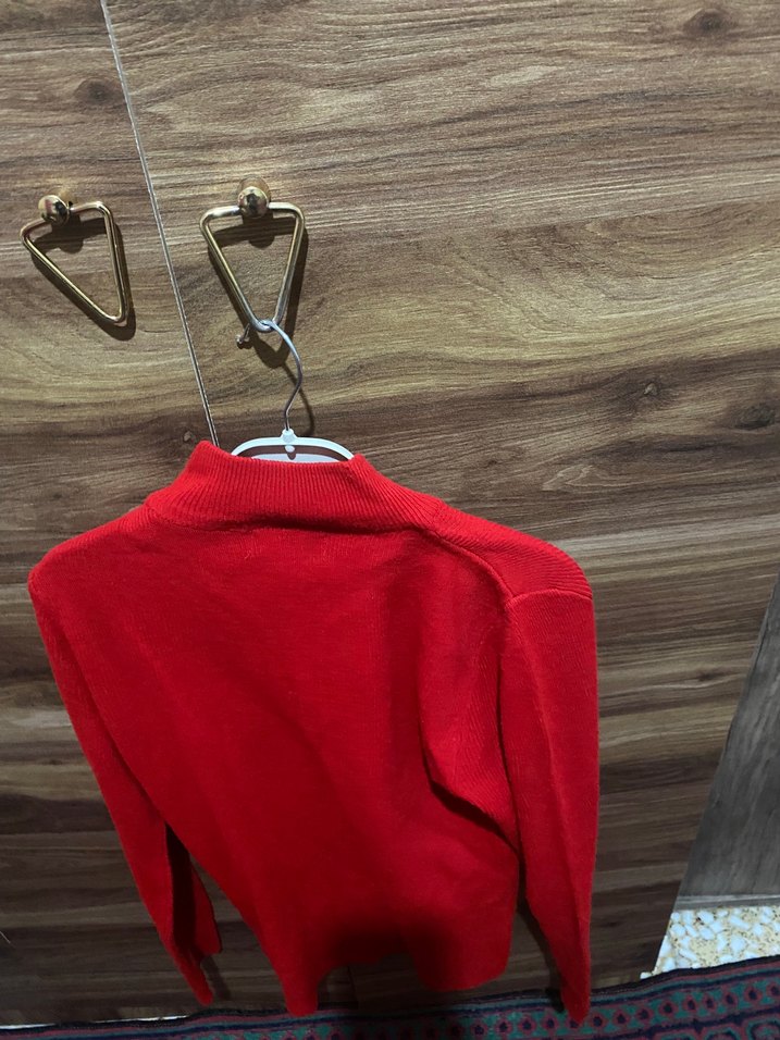 Kırmızı Yüksek Yakalı Kadın Kazak - Görsel 4