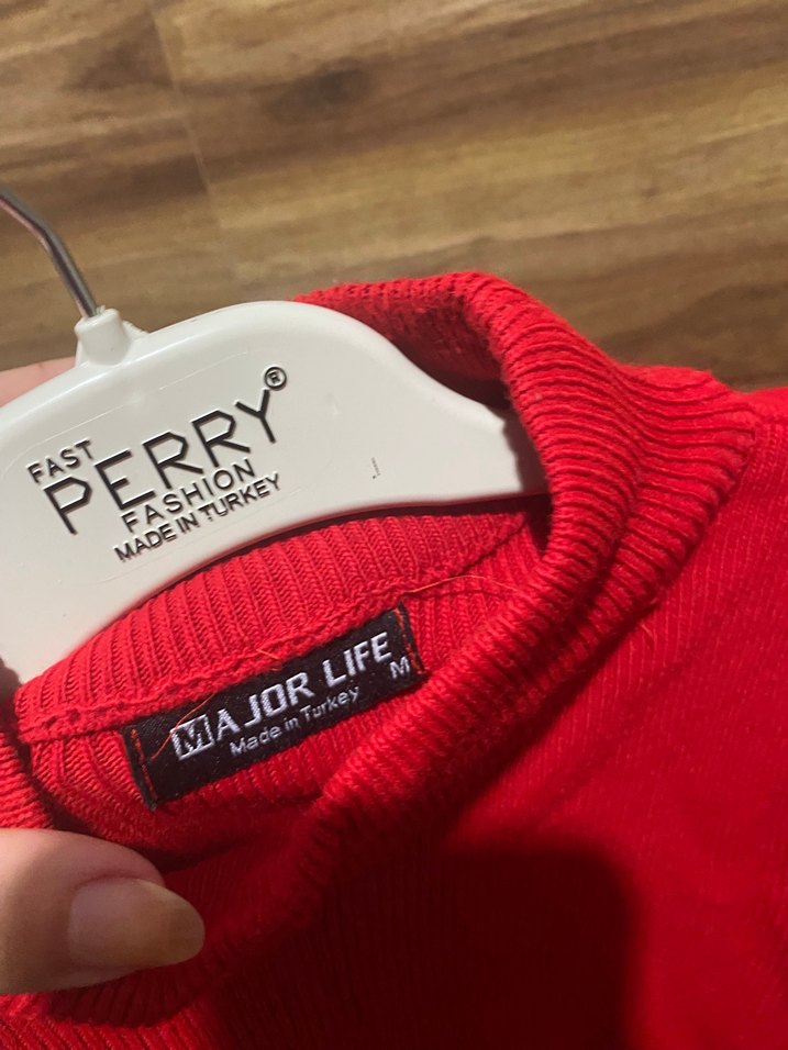 Kırmızı Yüksek Yakalı Kadın Kazak - Görsel 3