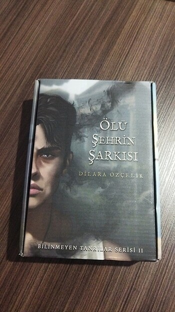 Ölü Şehrin Şarkısı