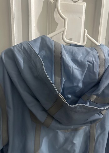 Mavi Deri Kapüşonlu Kadın Yağmurluk - Görsel 4