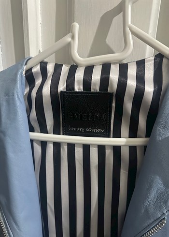 Mavi Deri Kapüşonlu Kadın Yağmurluk - Görsel 8