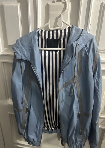 Mavi Deri Kapüşonlu Kadın Yağmurluk - Görsel 13