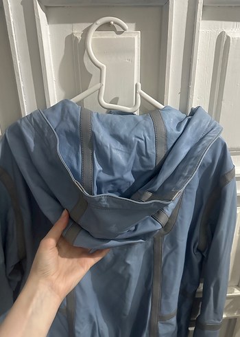 Mavi Deri Kapüşonlu Kadın Yağmurluk - Görsel 10