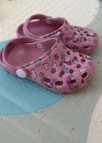 Kız Çocuk Pembe Bağcıklı Toka Detaylı Terlik