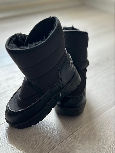 SNOW BOOT 24 No