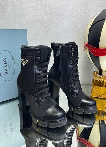 PRADA BOT SİYAH