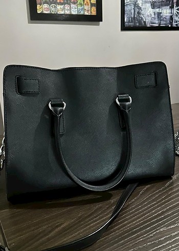 Siyah Parlak Deri Tokalı Kadın Çantası - Görsel 3