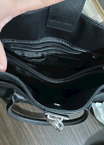 Siyah Parlak Deri Tokalı Kadın Çantası - Görsel 4