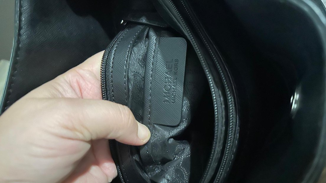 Siyah Parlak Deri Tokalı Kadın Çantası - Görsel 5