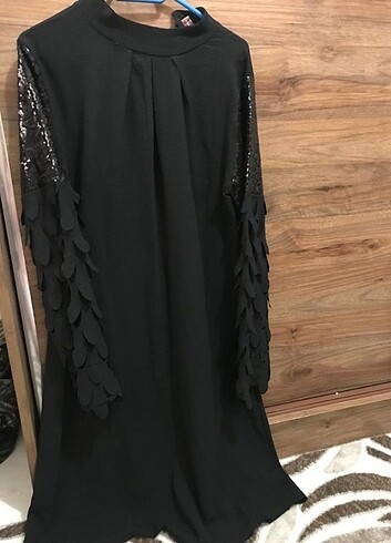 Kolları modelli payetli tunik