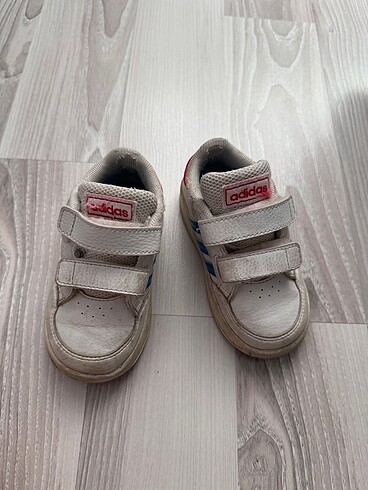 Adidas spor ayakkabı