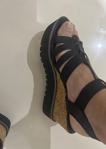 Kadın Siyah Dolgu Topuklu Sandalet - Görsel 4