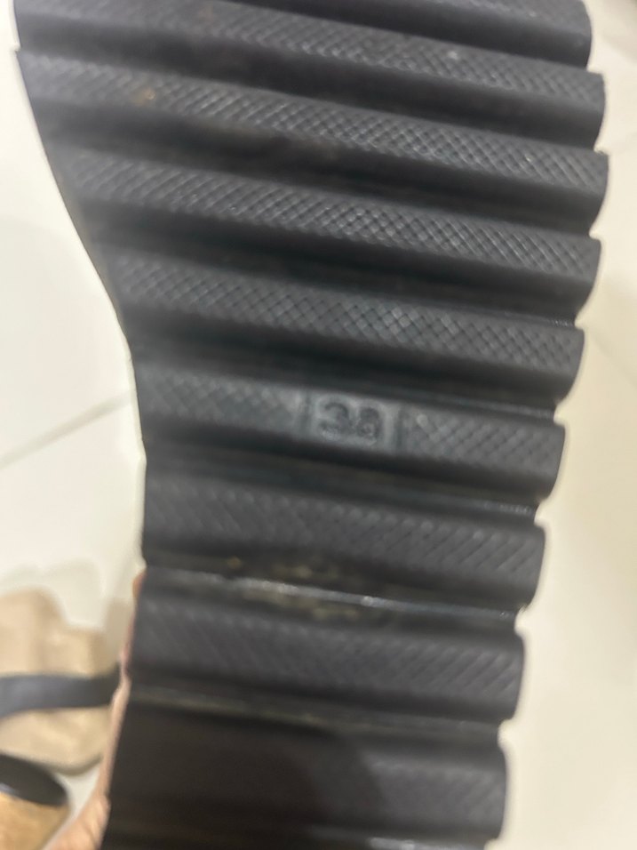 Kadın Siyah Dolgu Topuklu Sandalet - Görsel 3