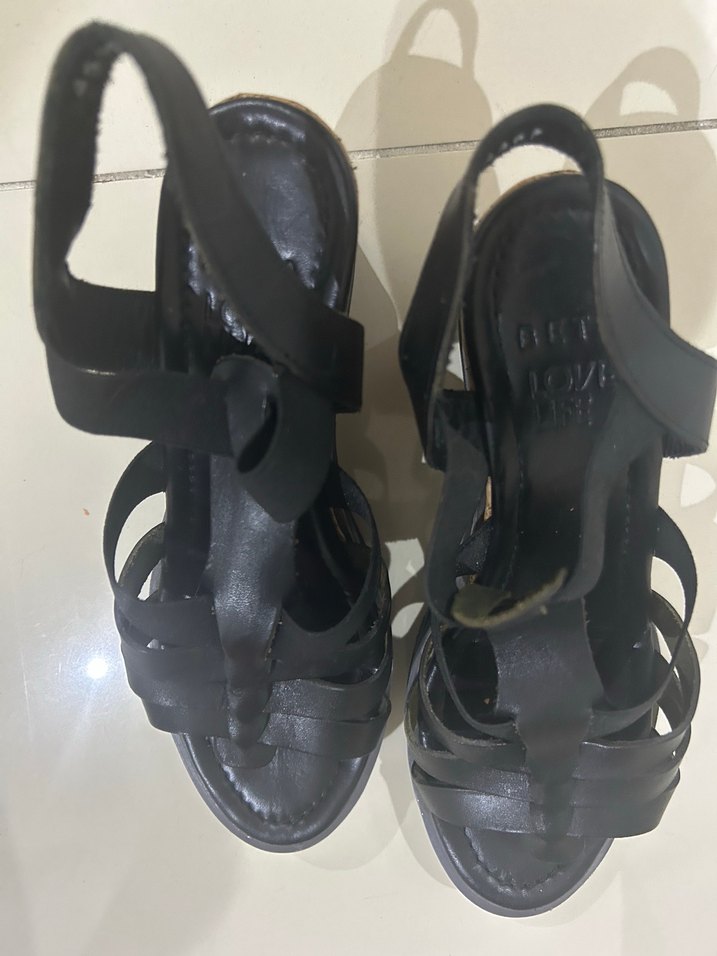 Kadın Siyah Dolgu Topuklu Sandalet - Görsel 5