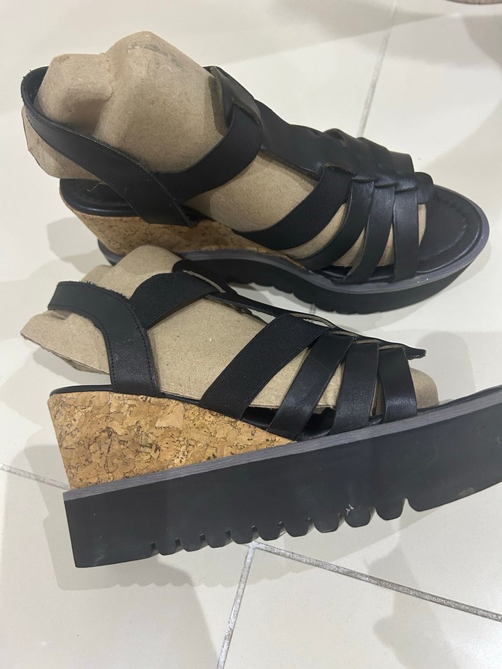 Kadın Siyah Dolgu Topuklu Sandalet - Görsel 2