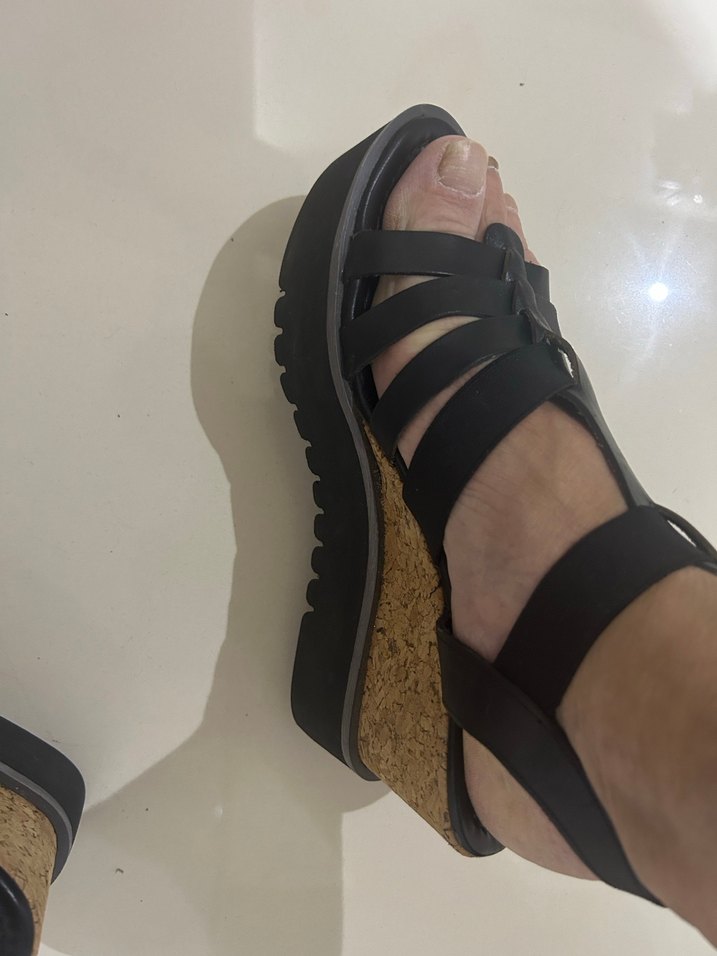 Kadın Siyah Dolgu Topuklu Sandalet - Görsel 4