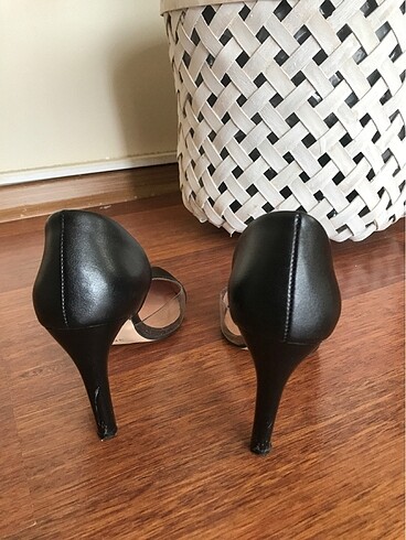 Diğer Deri stiletto