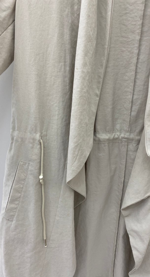 Bej Dökümlü Trençkot - Görsel 4