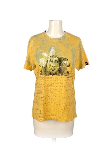 PreLoved T-shirt %70 İndirimli.