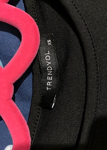 Siyah Askılı Kısa Sırt dekolteli Crop Top - Görsel 2