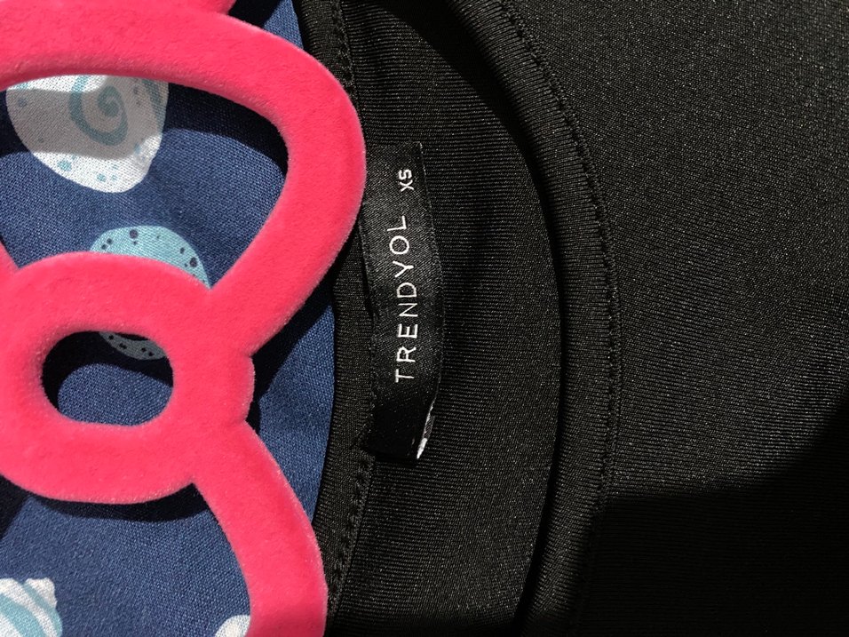 Siyah Askılı Kısa Sırt dekolteli Crop Top - Görsel 2