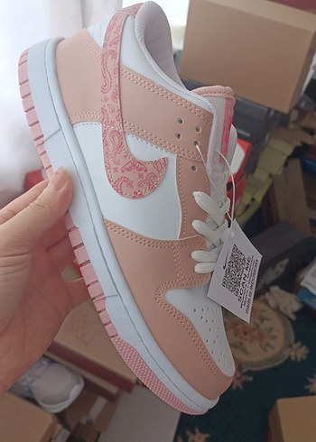 Pembe Baskılı Bağcıklı Kadın Spor Ayakkabı