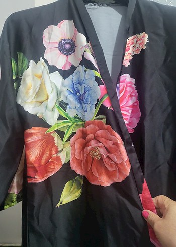 D3ESENLİ SATEN  KISA KİMONO - Görsel 2